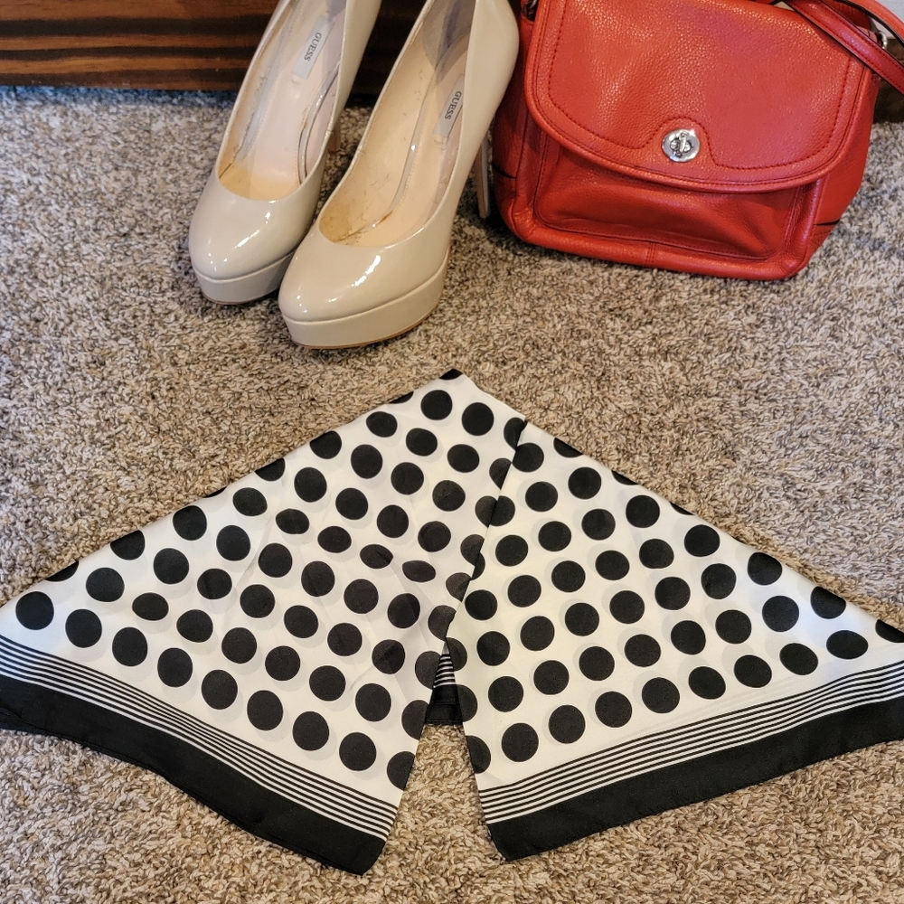 Black and white Silk Like scarf - Picture 4 of 10